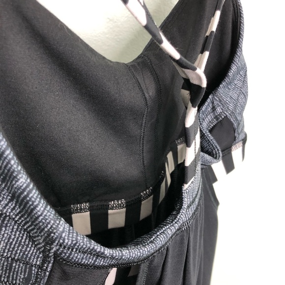 Lululemon Run Times Tank Luxtreme 4 Black Cream Stripe Drawstring Cinched Waist - Picture 5 of 13